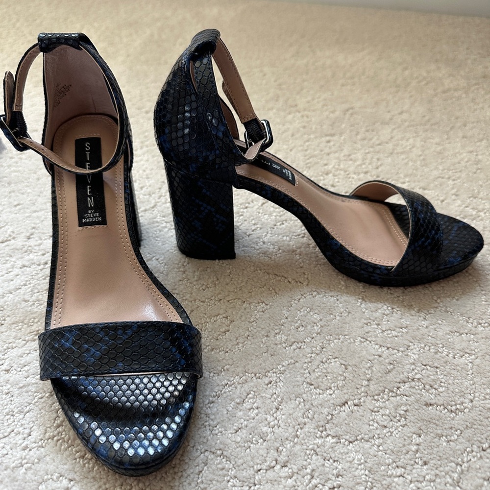 Steven By Steve Madden Black/Navy snakeskin sandals